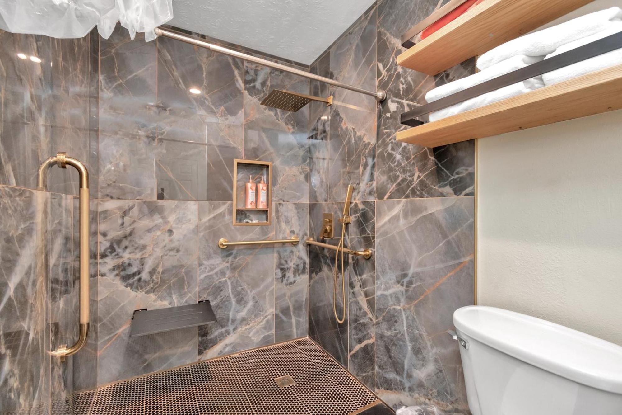 1976 Accessiblegem Jacuzzi Sleep13 Chinatown 20Mins Dt Vila Houston Exterior foto